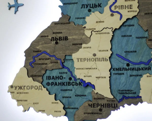 Деревʼяна карта України з фарбованими річками та підсвіткою по контуру колір Nord