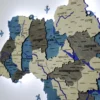 Деревʼяна карта України з фарбованими річками та підсвіткою по контуру колір Nord