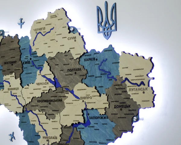 Деревʼяна карта України з фарбованими річками та підсвіткою по контуру колір Nord