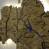 karta-ukrainy-z-richkamy-ta-pidsvitkoiu-oak-10.webp Карта України 3D з мальованими річками та підсвіткою по контуру колір Oak