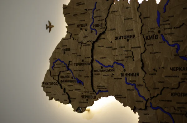 Карта України із дерева 3D з фарбованими річками та підсвіткою по контуру колір Wood
