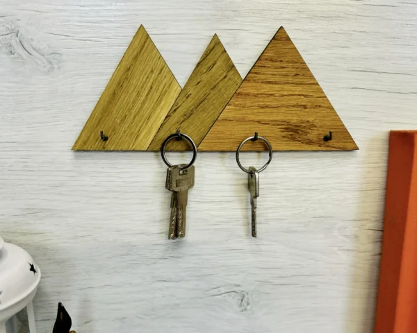 dereviana-kliuchnytsia-pyramids-03 Ключниця "Pyramids"