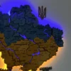 karta-ukrainy-z-pidsvitkoiu-richok-ta-konturiv-flag-11.webp Карта України 3D на стіну з підсвіткою контурів та річок колір Flag