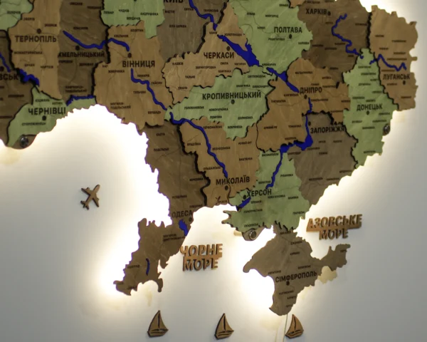 Карта України з мальованими річками та підсвіткою по контуру колір Forest
