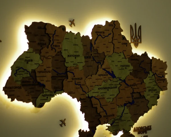 Карта України з мальованими річками та підсвіткою по контуру колір Forest